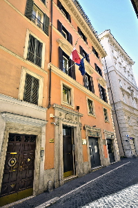Via_dei_Crociferi-Palazzo_al_n_19_01