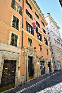 Via_dei_Crociferi-Palazzo_al_n_19_01