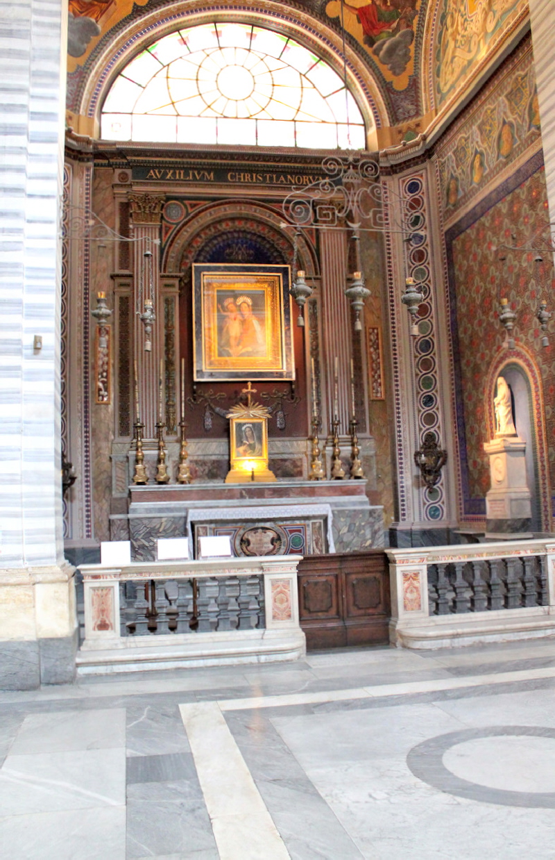 Via_del_Corso-Chiesa dei_SS_Ambrogio_e_Carlo-Cappella_della_Vergine