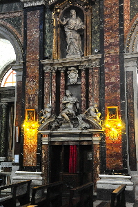 Via_del_Corso-Chiesa_di_Maria_e_Ges-Monumento_Bolognetti