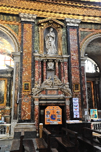 Via_del_Corso-Chiesa_di_Maria_e_Ges-Monumento_di_Ercole_e_Luigi_Bolognetti (2)