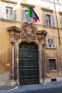 Via_del_Quirinale-Palazzo_Volpi_di_Misurata-Portone_al_n21