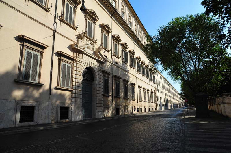 Via_del_Quirinale-Palazzo_del_Quirinale-Manica_lunga