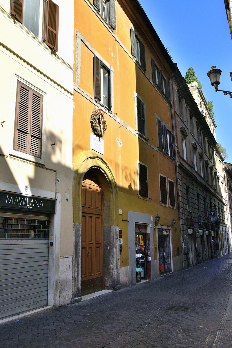 Via_della_Panetteria-Palazzo_al_n_10