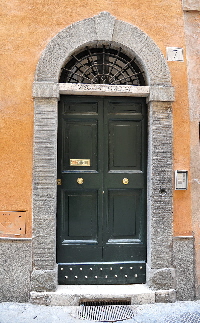 Vicolo_del_Piombo-Portone_al_n7