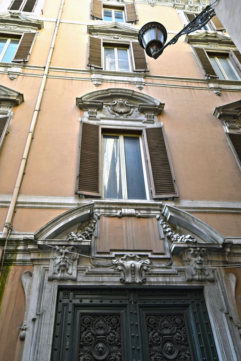 Via_dell_Umilta-Palazzo_al_n_43-Finestre (2)